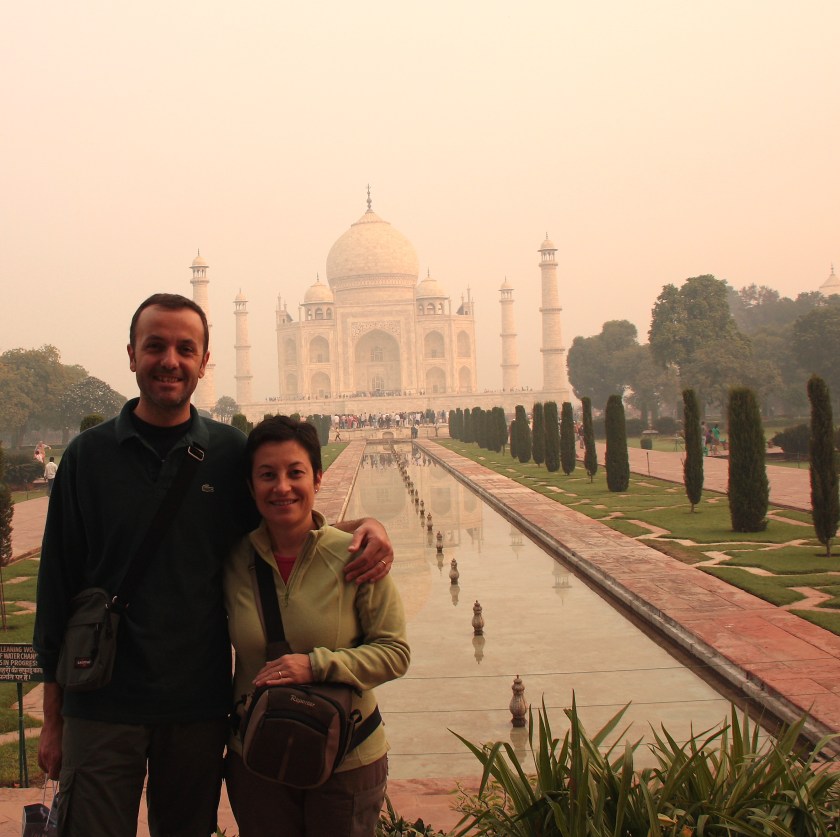 Posando delante del Taj Mahal