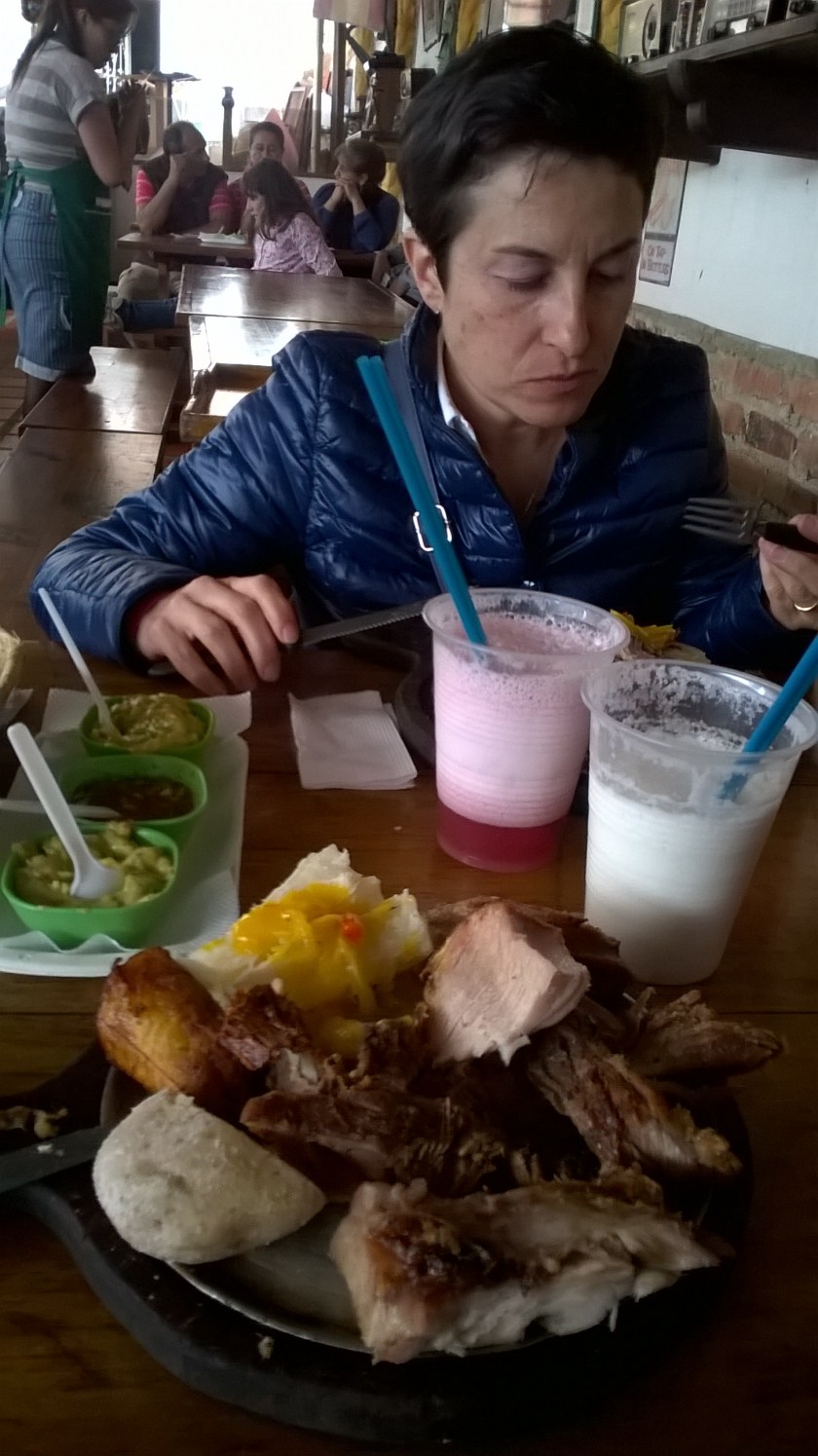 Pranzo a base di carne asada in Colombia