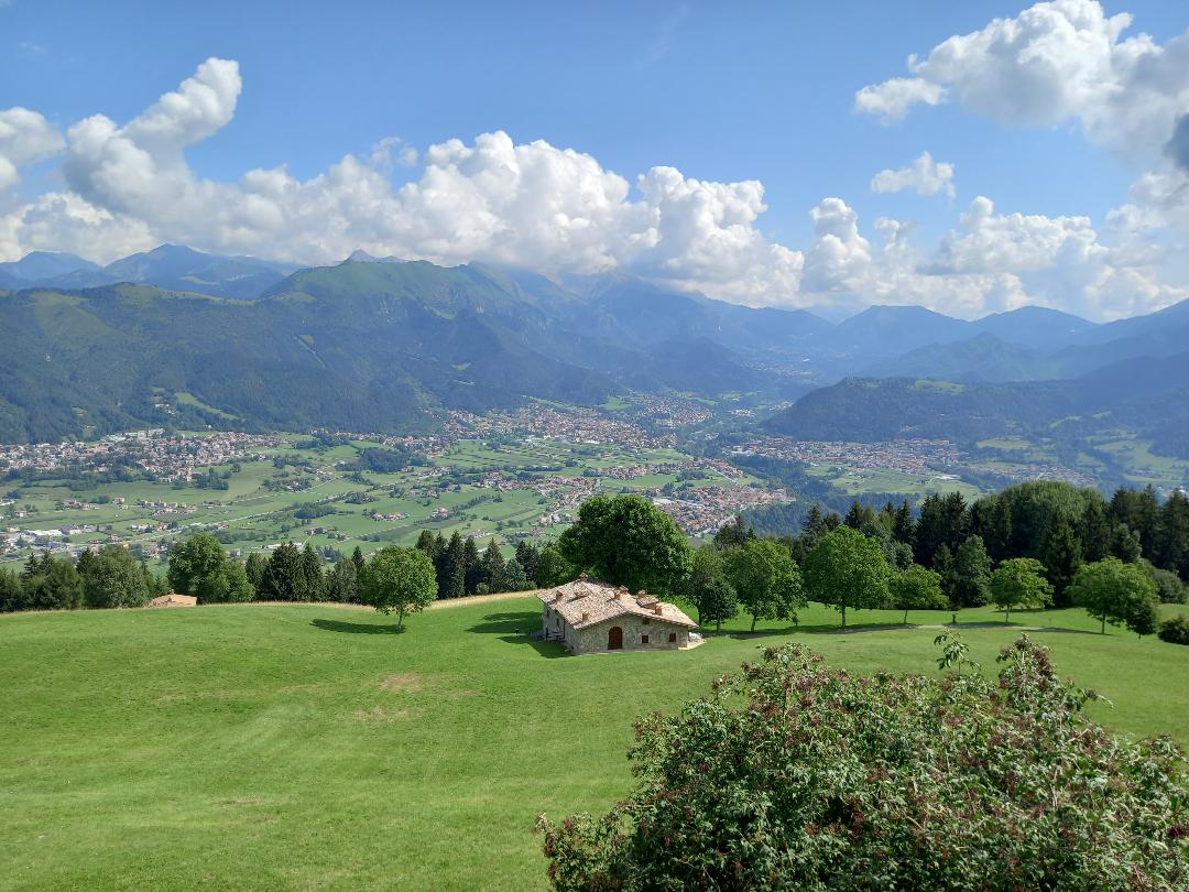 Vista sulla conca di Clusone dal Rifugio San Lucio